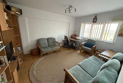 Apartament cu 3 camere decomandat în Socola