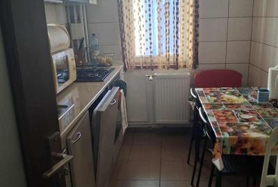 Apartament cu 3 camere decomandat în Obor
