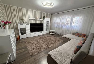 Apartament cu 3 camere decomandat, mobilat în Buzaului