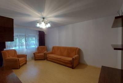Apartament cu 3 camere decomandat în Siderurgiștilor