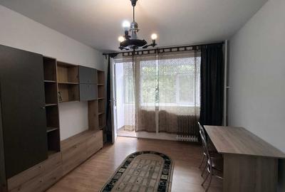 Apartament cu 2 camere decomandat în Teiul Doamnei