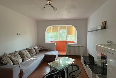 Apartament cu 3 camere semidecomandat în Alexandru cel Bun