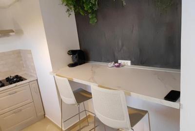 Apartament cu 2 camere semidecomandat în Buziașului