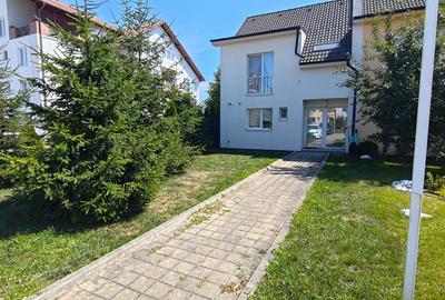 Casă cu 4 camere cu Canalizare în Arhitecților - Calea Cisnădiei