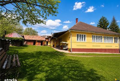 Casă cu 6 camere cu Teren 3269 Mp în Deda
