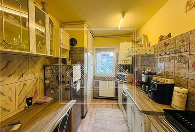 Apartament cu 3 camere decomandat în Calea Poplăcii