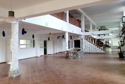 Spațiu comercial, de 1,800 mp, în 13 Decembrie - 1