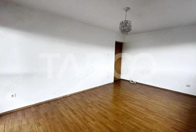 Apartament cu 3 camere decomandat în Trei Stejari - 2