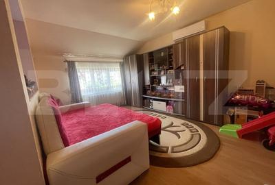 Apartament cu 4 camere decomandat, mobilat în Sud