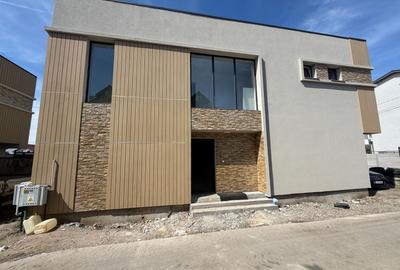 Casă individuală cu 4 camere cu Canalizare în Central