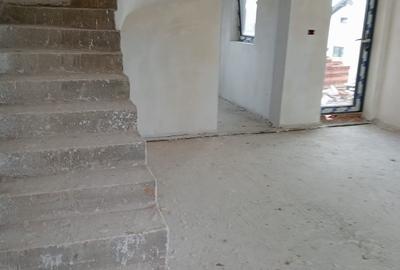 Casă cu 4 camere cu Teren 500 Mp în Nord