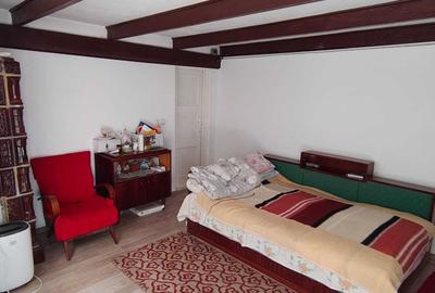 Casă cu 4 camere în Caragiale