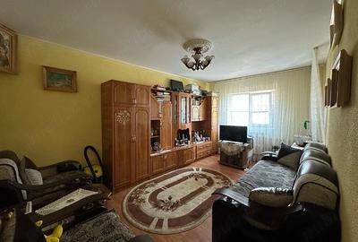 Apartament cu 3 camere decomandat în Spital