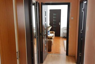 Apartament cu 4 camere semidecomandat în Micro 16 - 3