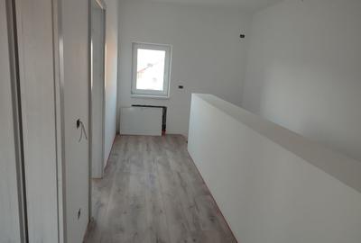 Duplex cu 4 camere cu Canalizare în Săcălaz - 10