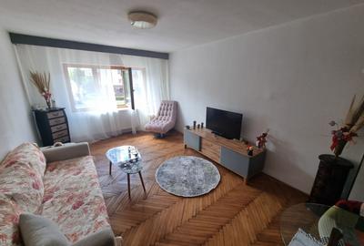 Apartament cu 2 camere decomandat, mobilat în Far