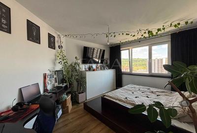 Apartament cu 2 camere semidecomandat, mobilat în Florești