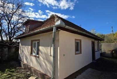 Casă cu 2 camere cu Teren 951 Mp în Central
