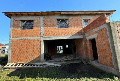 Casă cu 5 camere cu Centrală Termică în Central