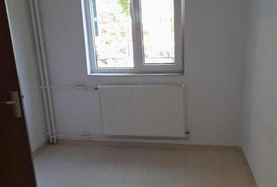 Apartament cu 3 camere semidecomandat în Dacia - 6