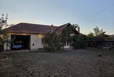 Casă cu 4 camere în Gurahonț