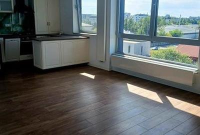 Apartament cu 3 camere semidecomandat în Băneasa