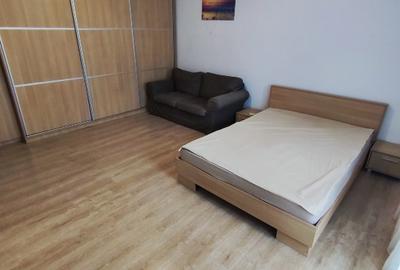 Garsonieră decomandată în Decebal