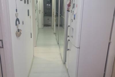 Apartament cu 3 camere decomandat în Lacul Tei