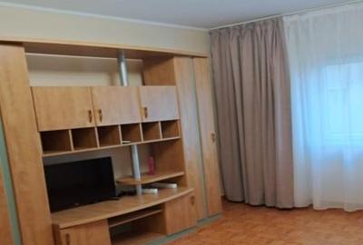 Apartament cu 3 camere decomandat, mobilat în Nerva Traian