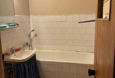 Apartament cu 4 camere semidecomandat în Teiul Doamnei