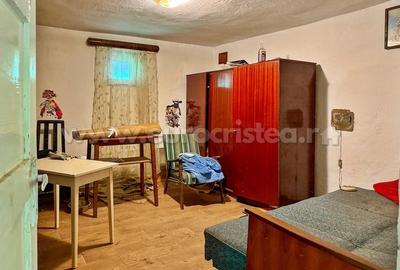 Casă cu Teren 1759 Mp în Pecineaga