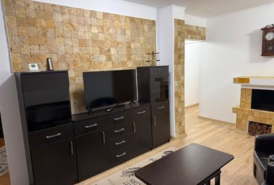 Apartament cu 3 camere decomandat, mobilat în Central
