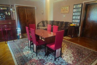 Apartament cu 4 camere în P-ța Maria