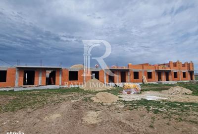 Casă cu 4 camere în Sântandrei
