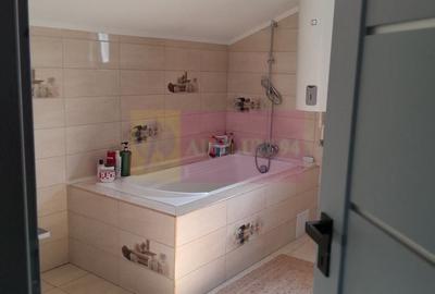 Casă individuală cu 5 camere cu Teren 958 Mp în Tineretului - 36