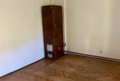 Casă cu 4 camere decomandat în Exterior Vest