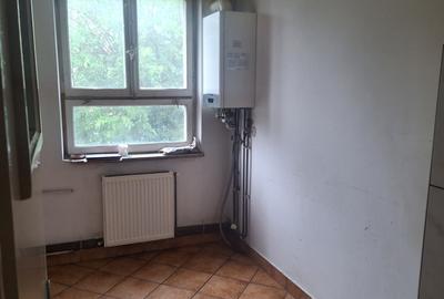 Apartament cu 3 camere decomandat în Craiovei