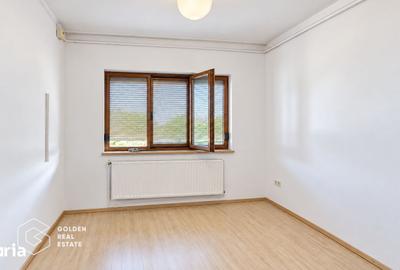 Apartament cu 4 camere decomandat în Pârneava