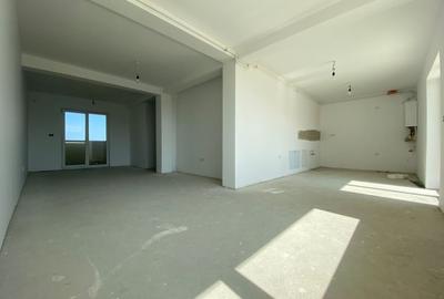 Penthouse cu 3 camere decomandat în Torontalului