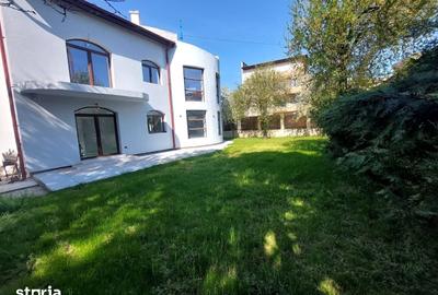 Casă cu 6 camere cu Teren 737 Mp în Central