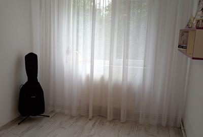 Apartament cu 3 camere decomandat în Micro 4