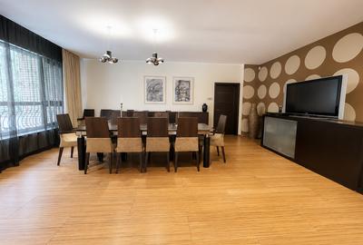 Apartament cu 4 camere decomandat în P-ța Romană
