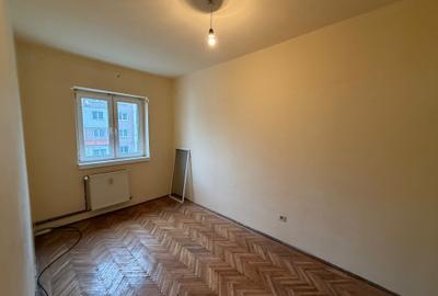 Apartament cu 3 camere circular în Minerul - 15