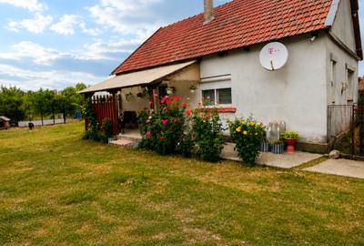 Casă individuală cu 2 camere cu Canalizare în Gurbediu
