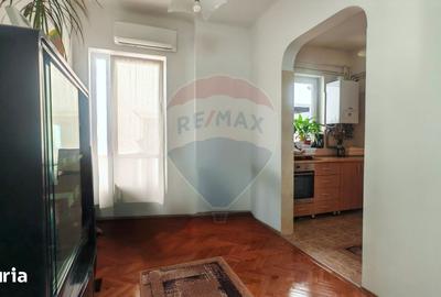 Apartament cu 4 camere semidecomandat în Domenii
