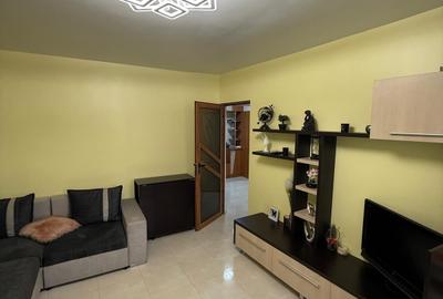 Apartament cu 3 camere decomandat în Gară