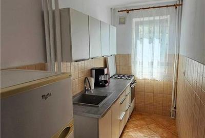 Apartament cu 2 camere decomandat în Podu Roș