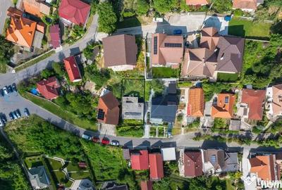 Casă cu 7 camere cu Teren 336 Mp în Central