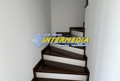 Casă individuală cu 4 camere cu Canalizare în Cetate