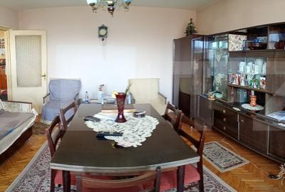 Apartament cu 3 camere semidecomandat în Simeria